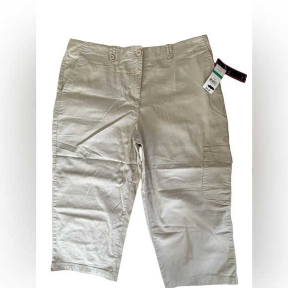 NWT KIM ROGERS KHAKI COMFORT CASUAL CAPRI PANTS. SZ 16 BELT LOOPS AND ZIPPER - Picture 1 of 10